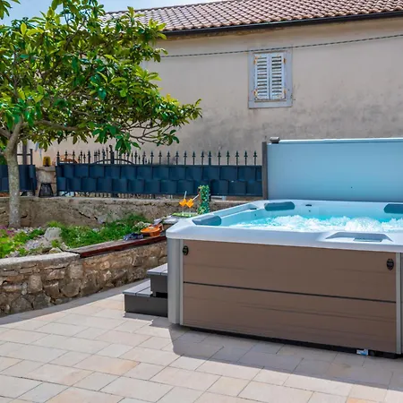 Holiday home Holiday Bella By Interhome Dobrinj